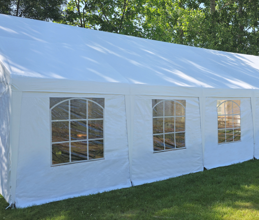 Cort cu pereți laterali